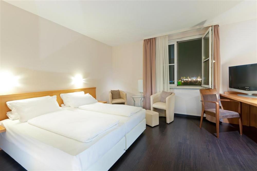 Courtyard By Marriott Dortmund Ξενοδοχείο Δωμάτιο φωτογραφία